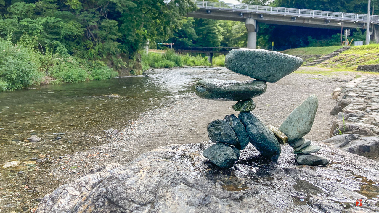 ロックバランシング（石積み遊び）と横瀬川の出合い | SAITAMAリバーサ 